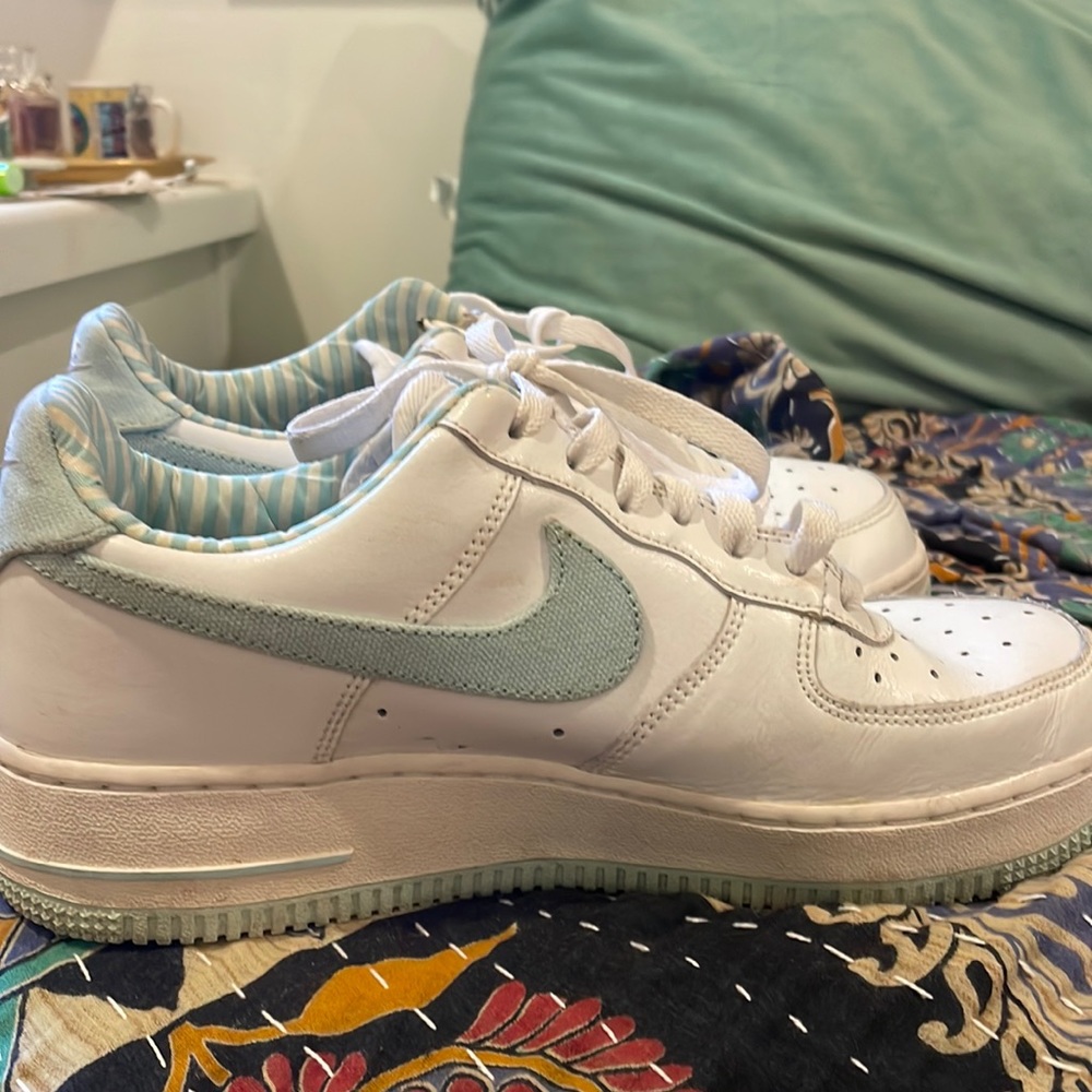 Nike womens mint julep sneakers size 8